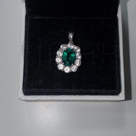 Emerald green necklace charm - Picture 1 of 1